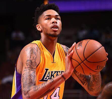 球仍在场内 球仍在场内